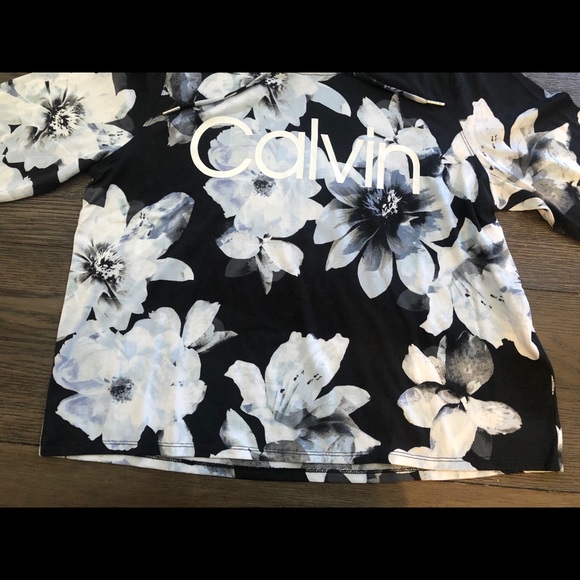 Calvin Klein cropped performance hoodie - Picture 4 of 7